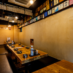 広々としたテーブル席でゆったりとお食事を楽しめます。