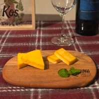 【香り高い自家製燻製料理が自慢】