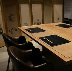 最大18名様迄ご利用いただけるレストランスタイルのテーブル椅子掛け席の個室です。