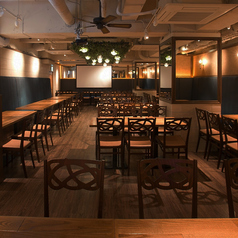 開放感溢れる落ち着いた店内は貸切宴会・PARTYに最適です。着席80名様/立食100名様まで対応可能です。