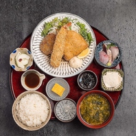 種類豊富で大満足できる定食は1580円(税込)～ご用意。