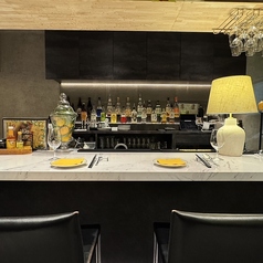 密かに人気なカウンター席♪お一人様からご利用可能になります。スタッフと牡蠣産地の内容や食べ方など会話を楽しめます♪