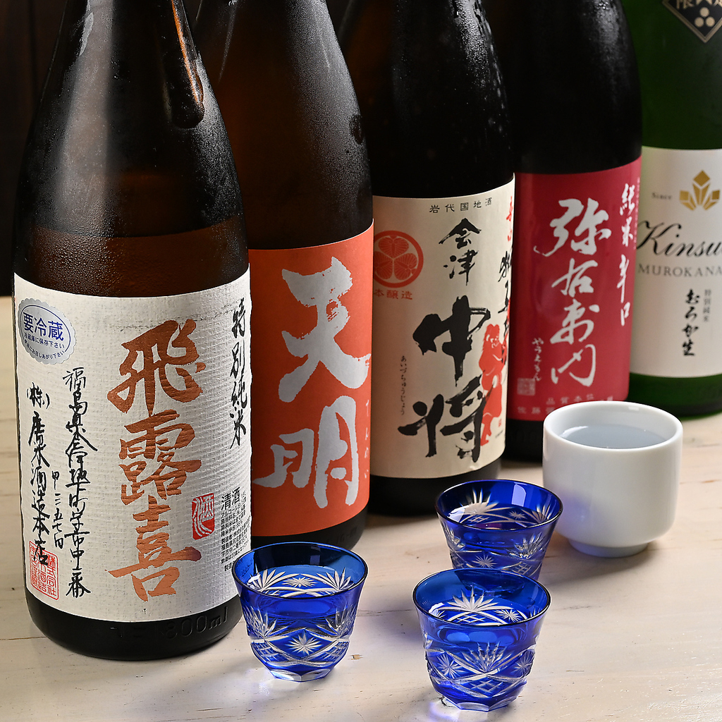 店主厳選の豊富な日本酒、地酒を取り揃えております。料理に合うお酒は店主にお気軽にお尋ね下さい。