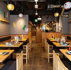 20名様から最大50名様までの貸切に対応可能です！歓送迎会や同窓会、会社宴会など、大人数での集まりにぜひご利用ください◎広々としたワンフロアで一体感のあるご宴会が叶います。飲み放題付コースと合わせてのご利用がおすすめです！