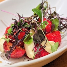 あまおうとモッツァレラチーズのマリネ