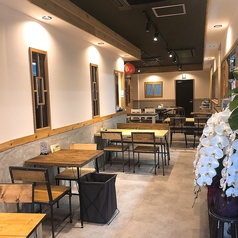 九分の路地をイメージした店内