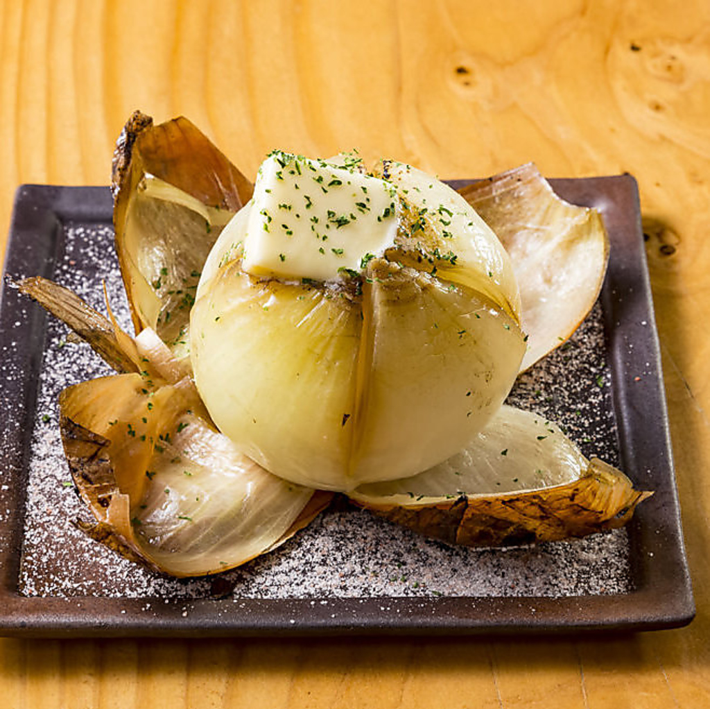 地元の魚介と新鮮野菜、香ばしく焼き上げた絶品わら焼き料理