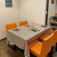 4名掛けのテーブル席♪2名様でもご利用可能です。