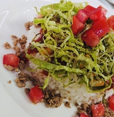 【沖縄料理】子供も食べれる、辛くないソースで仕上げております。是非、楽笑のタコライスをご賞味ください♪690円