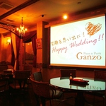 広々として雰囲気のよい２階席。プロジェクター完備なので大人数での貸切パーティにも使えます♪