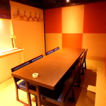 【2階】最大48名迄。BGMが流れ、しっとりと心落ち着く空間。