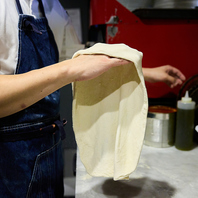 【熟練の職人が仕上げるピッツァ】出来立て熱々を提供♪