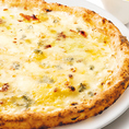 【PIZZA Panna パンナ】4種のチーズのピッツァ　～ハチミツ付～