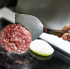 超粗挽き肉とバンズへのこだわり！