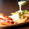料理メニュー写真&nbsp;◇ハイジのチーズ◇ ラクレットチーズ ~ソーセージと皮付きポテトフライ~