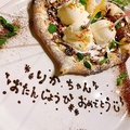 料理メニュー写真 メッセージプレートピザ