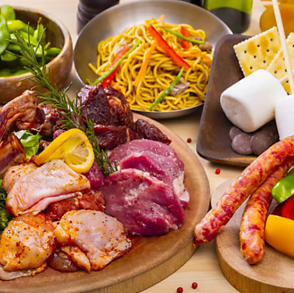 お肉、魚介、お野菜が楽しめるボリュームたっぷりな食材セットも各種ご用意しております♪