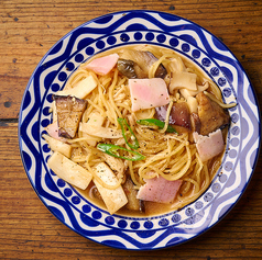 青唐辛子とキノコの和風バター醤油パスタ