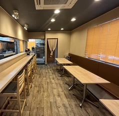 テーブル席でゆっくりお食事できます♪