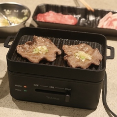 熱々プレートでお好みの焼き加減に仕上げていただく焼肉