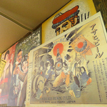 レトロな雰囲気を感じさせる店内は、大人が日々の忙しさを忘れてゆっくり楽しく盛り上がれる場所です