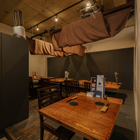 落ち着きのある店内で、個室のような空間を演出