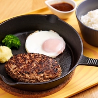 ランチはカフェ、夜はビストロスタイル♪