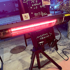 テラス席にはストーブをご用紙しています。