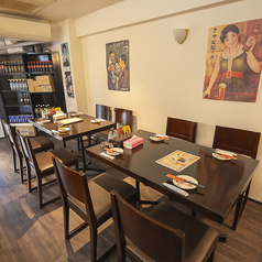 少人数での飲み会やご家族でのお食事に最適なテーブル席です。