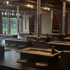 団体様でも大歓迎の座敷席は、楽しく盛り上がること間違いなしです。友人や同僚との大人数での集まりに最適な環境で、新鮮な海の幸や炉端焼きを存分に楽しんでいただけます。飲み放題・食べ放題のプランをご用意しておりますので、心からご満足いただけます！