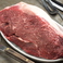 鉄板メニューの中にはお肉メニューも豊富にご用意しています。牛ステーキは和牛ランプ肉を使用しており、100ｇごとカットしてご提供しています♪
