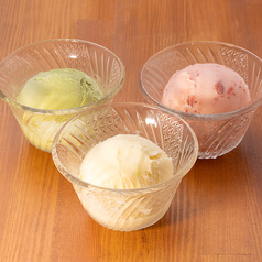 アイスクリーム(バニラ・ストロベリー・抹茶)　