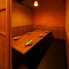 ◆ 6名様～10名様テーブル個室 ◆個室居酒屋をお探しなら是非当店へお越しください！少人数様から団体様まで幅広くご案内いたします◎当店自慢の絶品料理がご堪能いただける宴会に最適なコースも多数ご提供しております