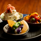 和モダンの落ち着いた空間で、厳選素材を使った旬の料理と日本酒をゆったりと楽しむひととき。季節の味わいと職人の丁寧な仕事が織りなす一皿一皿が、心と舌を満たします。忘年会、新年会、各種宴会、女子会、記念日、御商談、接待等、酒好きの方との飲み会、大切な人との語らい、日常のご褒美にもぴったりです。