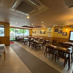 大人数でのご利用に最適な貸切も承っております。着席で最大45名様、立食であれば最大60名様までご利用可能です。会社の宴会、歓送迎会、同窓会など、様々なパーティーにご利用いただけます。お得な飲み放題付きのコースもご用意しておりますので、広々とした空間で賑やかな宴会をお楽しみください。