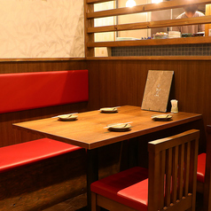 オープン席では藁焼きの豪快な炎を楽しめます！！デートや飲み会にぴったりの空間です★☆ボックス席はプライベート空間♪