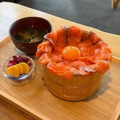 サーモン丼