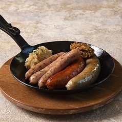 自社オリジナルブランドソーセージ盛合せ