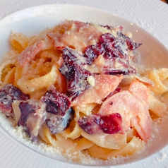 ラディッキオとベーコンのクリームパスタ