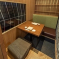 デートにオススメな2名様用個室を完備しております。木の温もりを感じる落ち着いたプライベート空間で、ごゆっくり会話やお食事をお楽しみいただけます。記念日やお祝いでのご利用にも◎