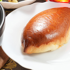 【1個500円（税込）〜】お肉やサーモン、キノコまで！全4種類の自家製手作りピロシキの写真