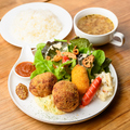 料理メニュー写真&nbsp;OZASIKI 黄金比メンチ　ライス＆スープセット