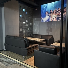 1Fにはインナーテラス席をご用意しております。(2名席+5名席)