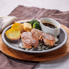 《選べる主菜》ハンギングテンダーステーキ (130g) ガーリック醤油