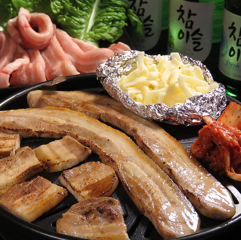横浜駅徒歩3分♪人気のサムギョプサルをはじめ本格韓国料理を堪能♪★学割も実施中♪