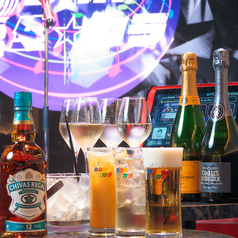 カクテルからビールまで多彩に揃う!豊富なドリンクで最高の夜を演出!