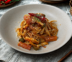 ベーコンとキノコのアラビアータ