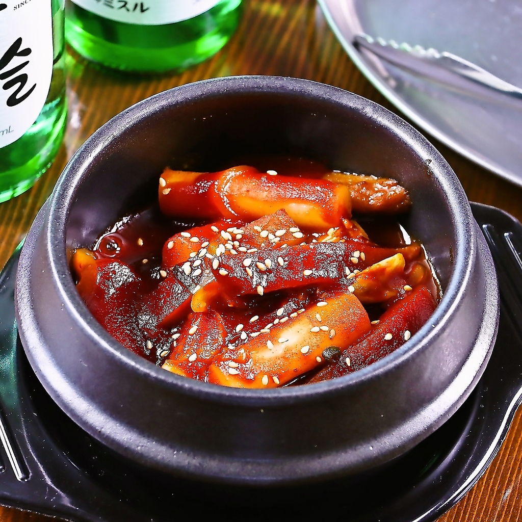 韓国伝統の料理『トッポギ』などの一品料理も充実しておりますので飽きることなくお楽しみ頂けます♪