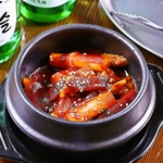 韓国伝統の料理『トッポギ』などの一品料理も充実しておりますので飽きることなくお楽しみ頂けます♪