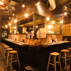 活気ある雰囲気が人気の秘密！おひとり様はもちろん、気心知れた友人との食事や、カップル・ご夫婦でのデート利用にもおすすめのカウンター席。肩肘張ることなくゆったりとおくつろぎいただけます♪